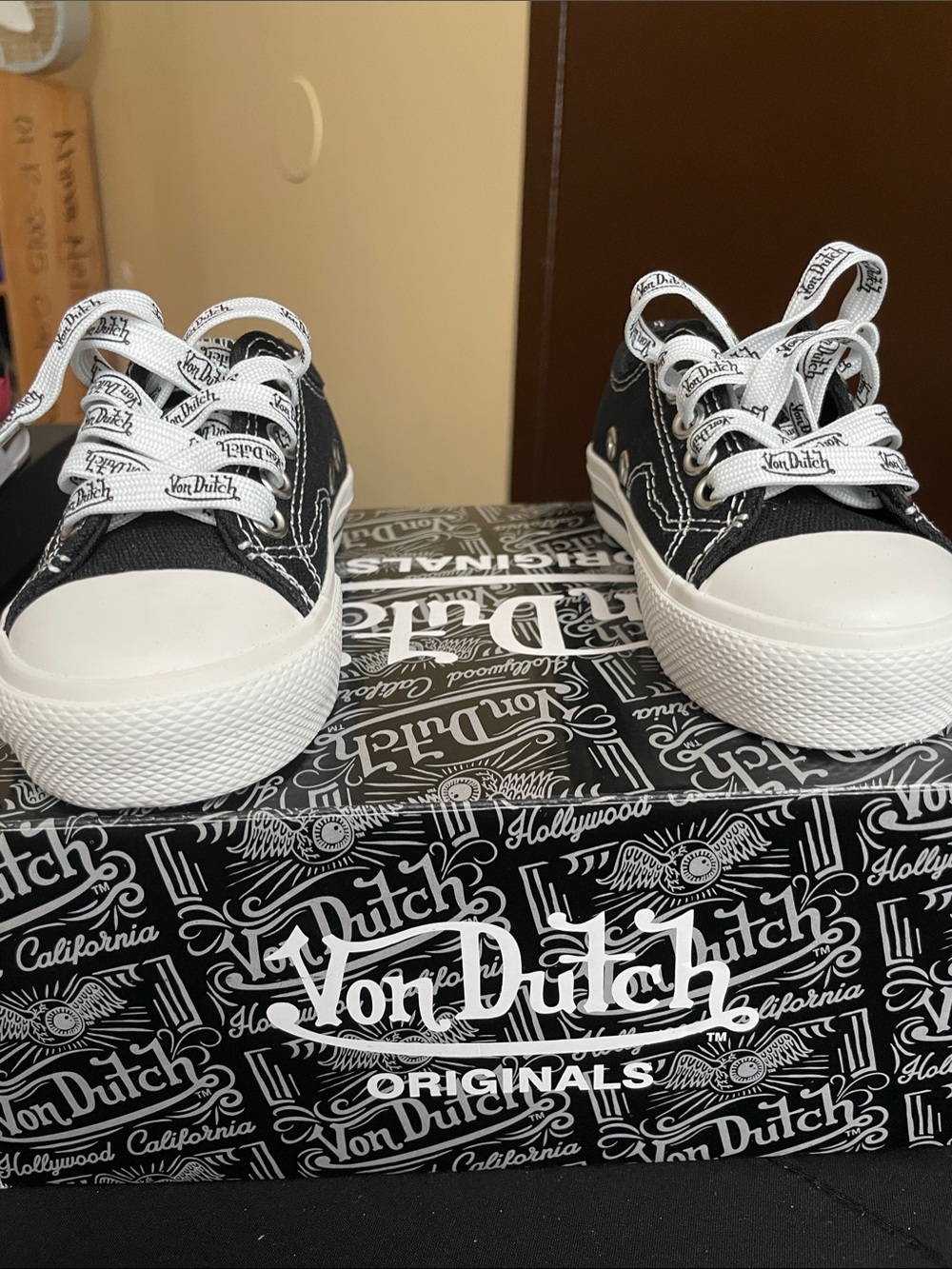 Von Dutch Black and White Kids Low-Top Sneakers